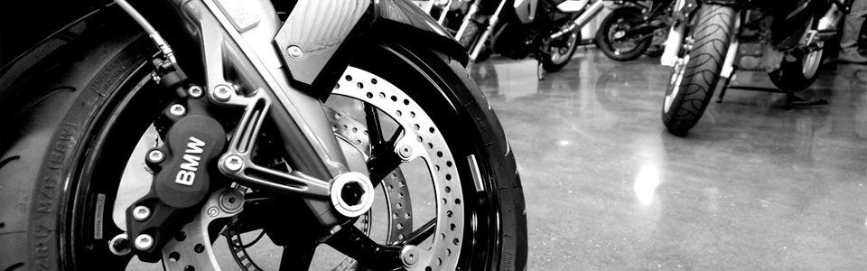 Motorrad service shop close up of brake